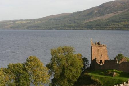 urquhart castle.jpg